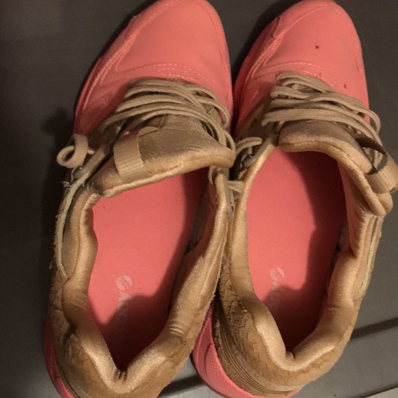 Saucony men’s sneakers. - Picture 3 of 4